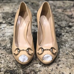 Gucci Leather Horsebit Gisele Peep Toe Pump✨👠